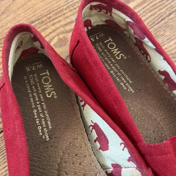 Fun Red TOMS! - Picture 5 of 5